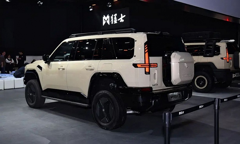Представлен очередной &laquo;китайский Hummer&raquo; M-Hero&nbsp;M817: рама, полный привод, 686 л.с. и 1365 км на баке бензина за 302 тыс. юаней (3,35 млн рублей)
